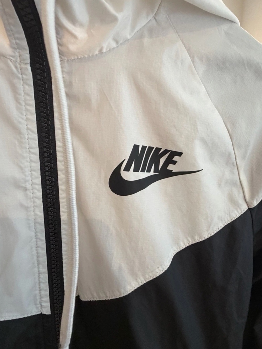 Nike Sportswear Womens Small S Windrunner Black White Jacket AR3092 010 - Picture 2 of 4